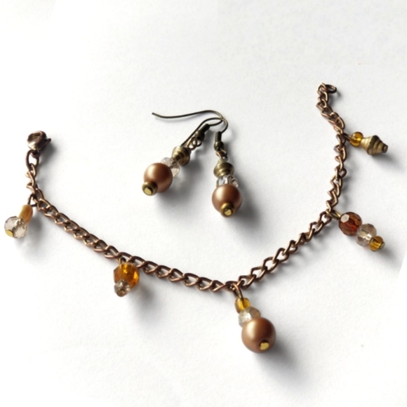 New Gold Tone Bracelet & FREE Earrings - Picture 3 of 5